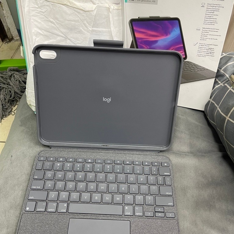 LOGITECH combo touch keyboard ipad 10 11 Original fulset ( bekas