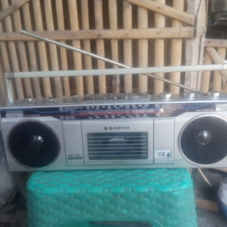 Stereo  Radio Cassette Tape Recorder Sanyo M7000KA