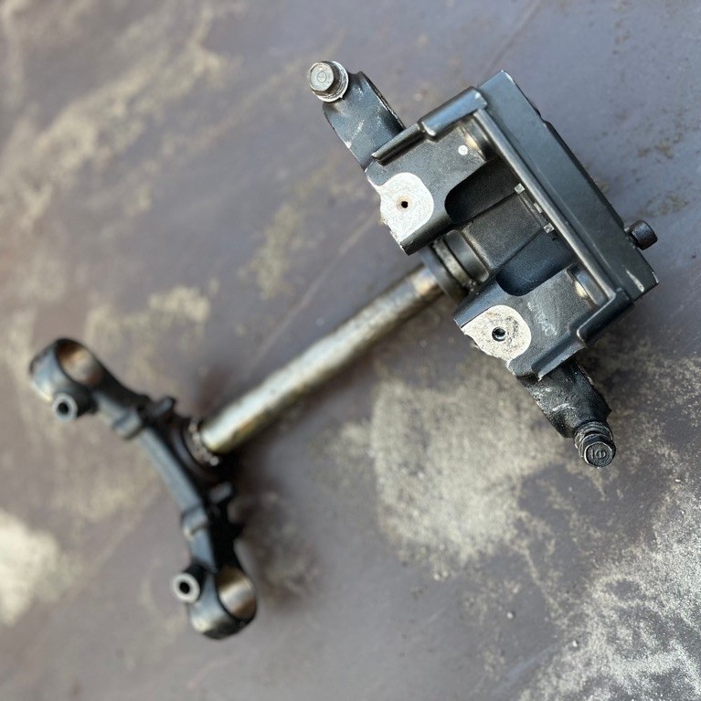 Segitiga Atas  bawah megapro new mono shock