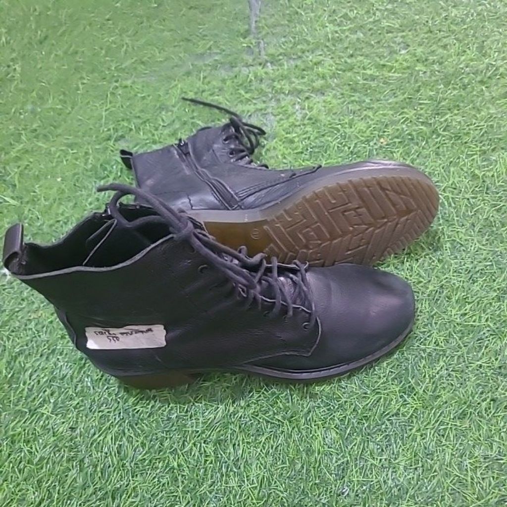 sepatu boot essentials size 41