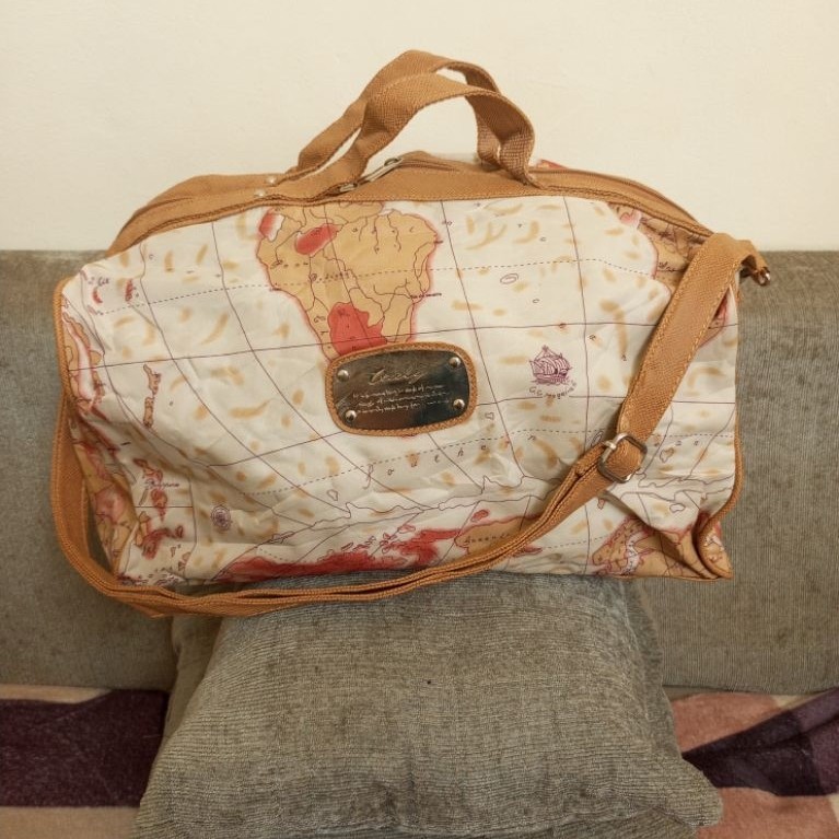 Magzy Second Duffel Bag motif Peta bahan PVC coated Like New