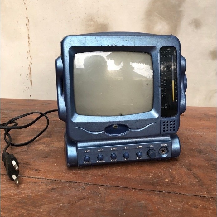 Dekorasi tv mini jadul warna