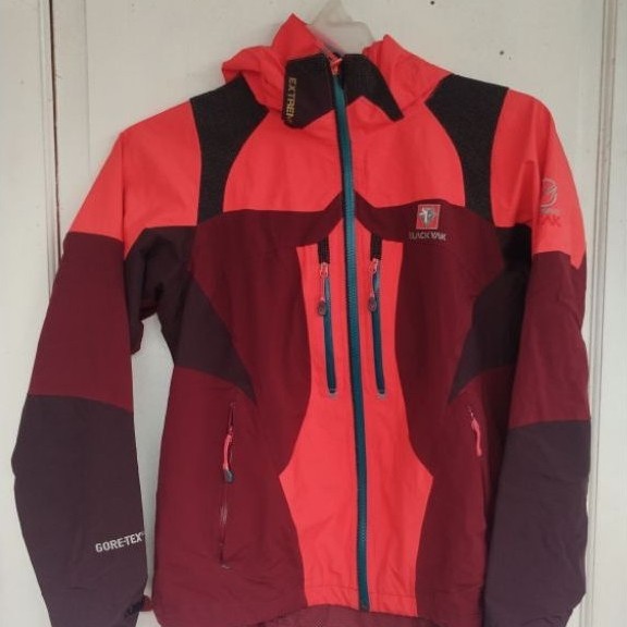 Jaket Gorpcore Black Yak Merah Goretex