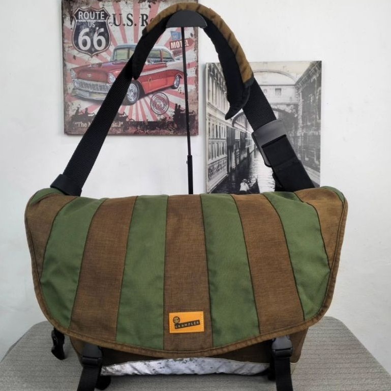 Tas selempang crumpler