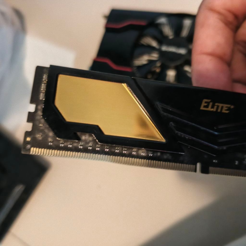 vga card RX 550 4gb dan ram 4gb ddr4