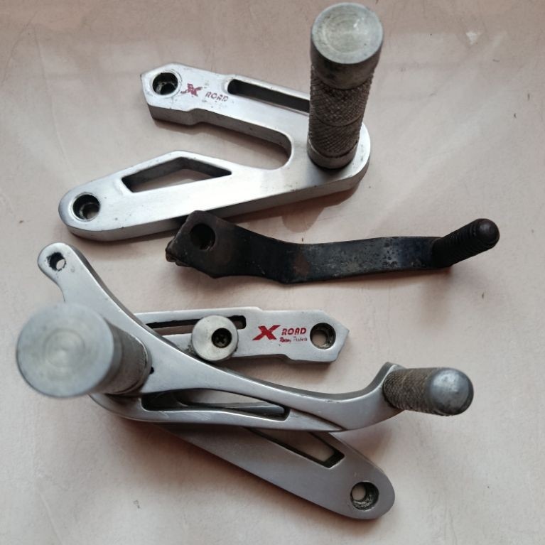 footstep underbone satria 2 tak tromol
