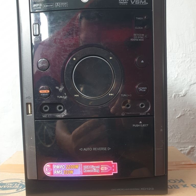 LG DVD Micro Hifi System XD123 - AOU