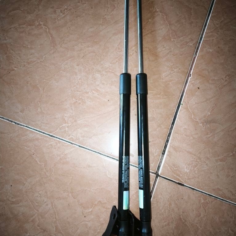 Shock Bagasi Pintu Belakang All New Avanza / Veloz / Xenia (68950-B0020 / 68960-B0020) - Set Kanan K