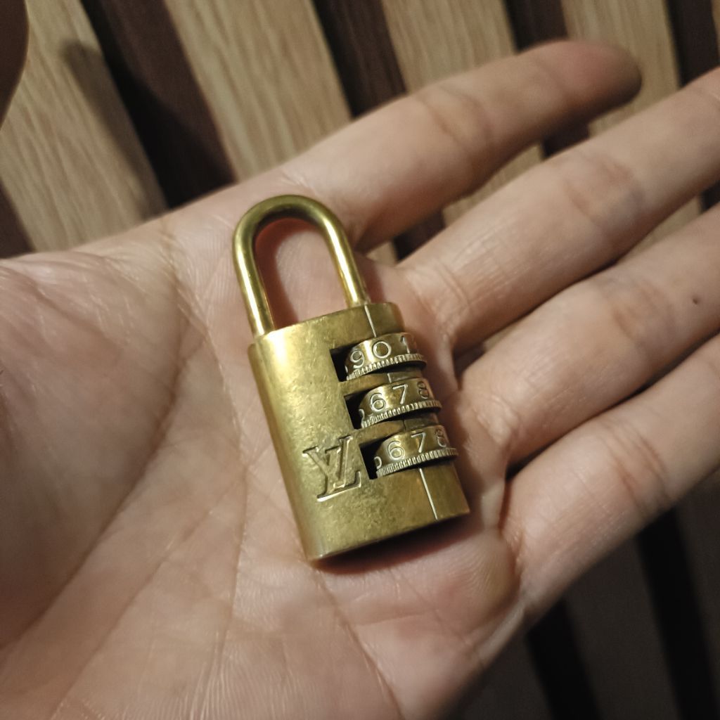 gembok lv authentic