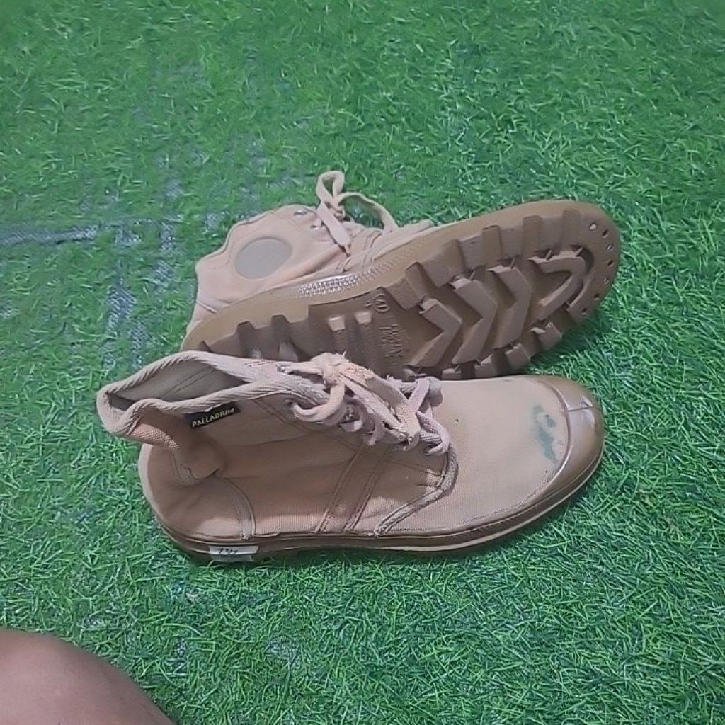sepatu boots palladium size 41
