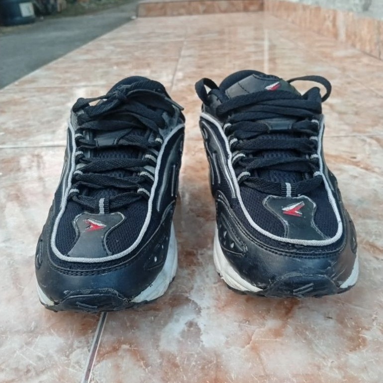 Sepatu Sneakers Loggo Retro (40)