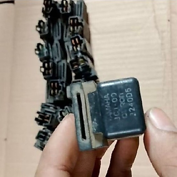 RELAY RILAY OMRON KIPAS RADIATOR YAMAHA VIXION OLD VIXION NEW BYSON MX KING R15 XABRE ( SEKEN ) COPO