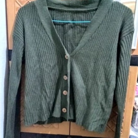 CARDIGAN RAJUT CROP KANCING BATOK (PRELOVE/BEKAS)