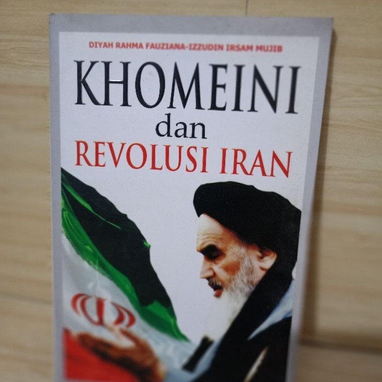 KHOMEINI DAN REVOLUSI IRAN by diyah rahma fauziana