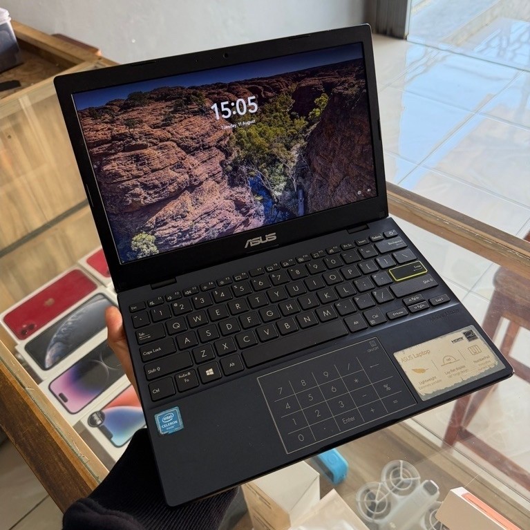 Asus N4020 ram 4/64 11inch