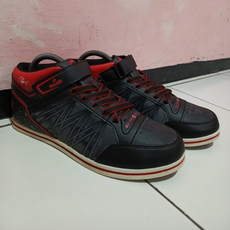 Sepatu Sneakers Finotti CK02 Black Red size - 40