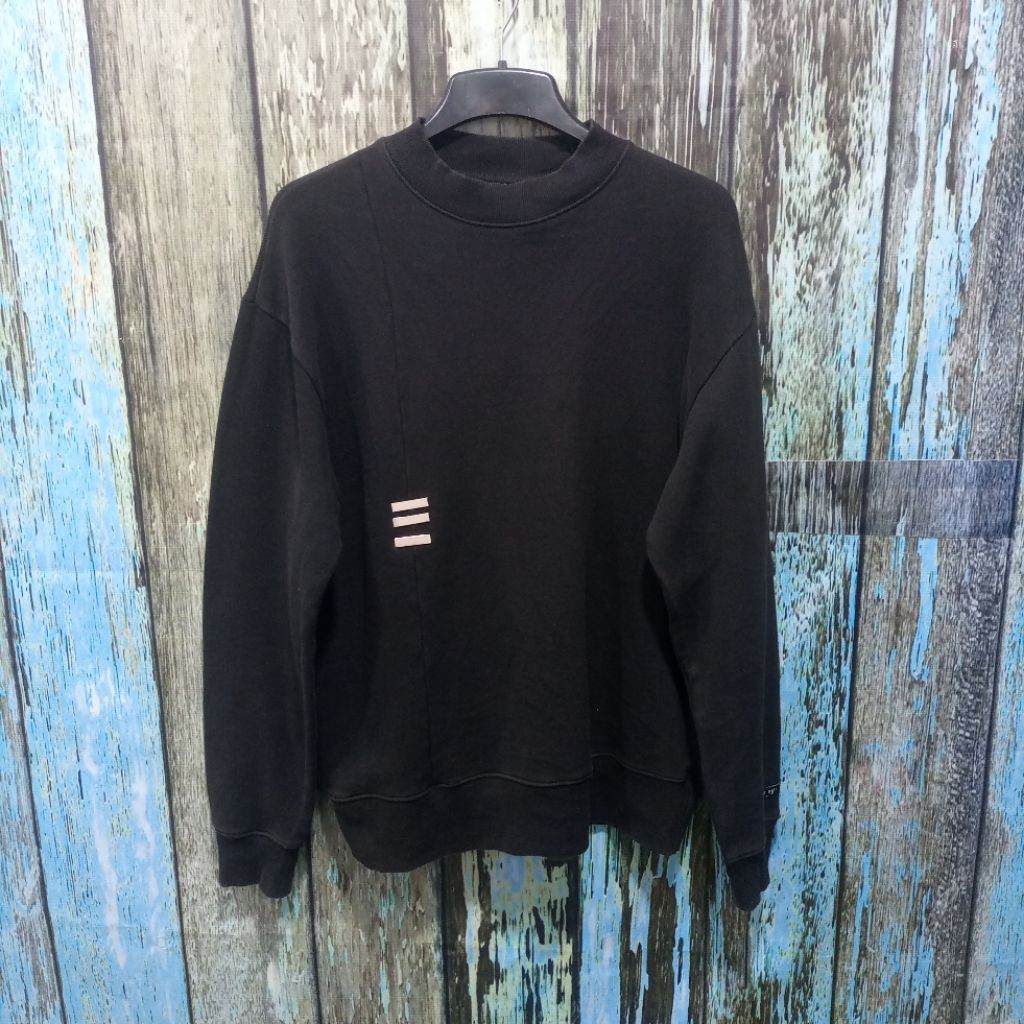 Sweater / CREWNECK SAVANT SYNDROME   bagus size L fit  XL  (Panjang 76cm Lebar 63cm)