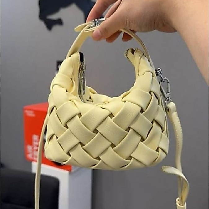 (Baru) Apurva Ruella Butter Yellow ori by madelyn.bags#apurva#madelyn.bags#apurva butter