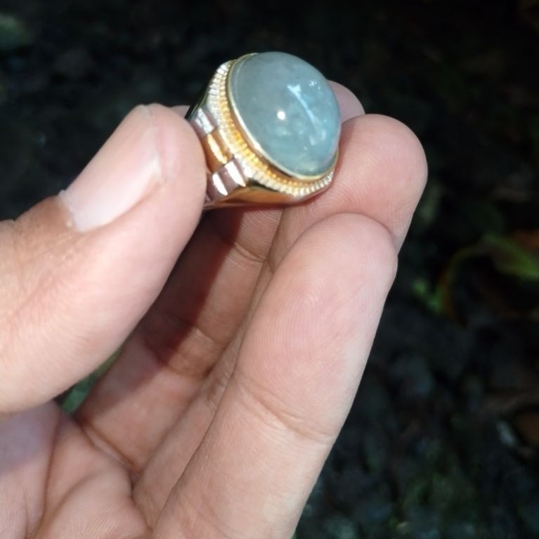 Cincin batu oval warna biru muda model pria warna emas