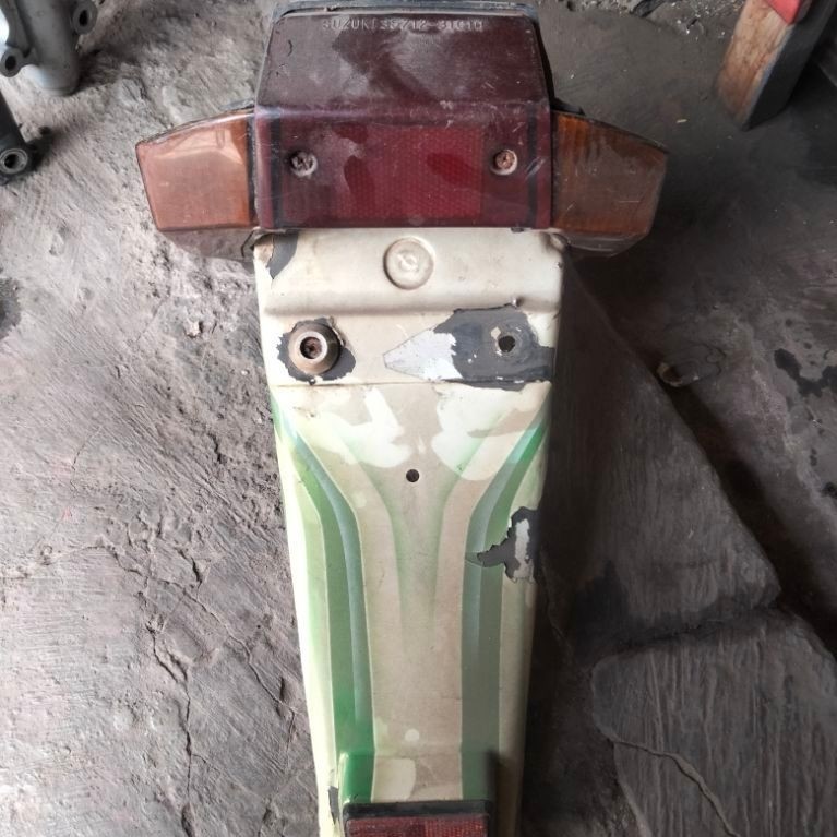 spakbor belakang Suzuki RGR crystal set stoplamp