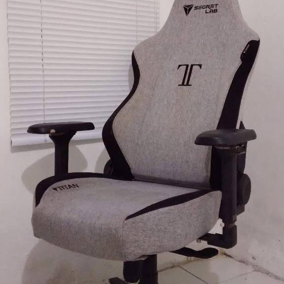 kursi gaming secretlab titan second
