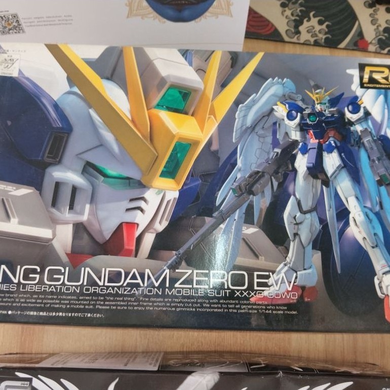 RG Wing Gundam Zero + Seraphim Feather Expansion