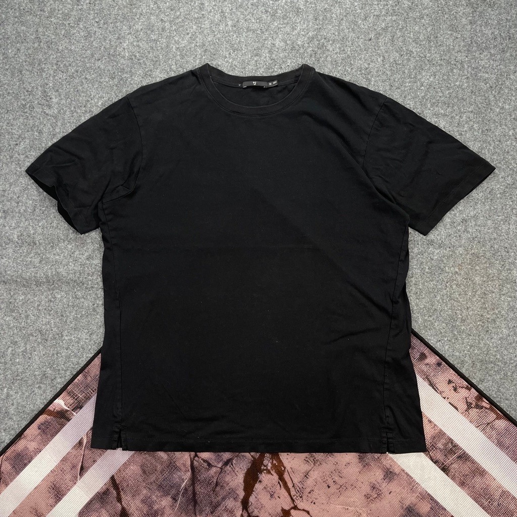 Kaos Uniqlo U second