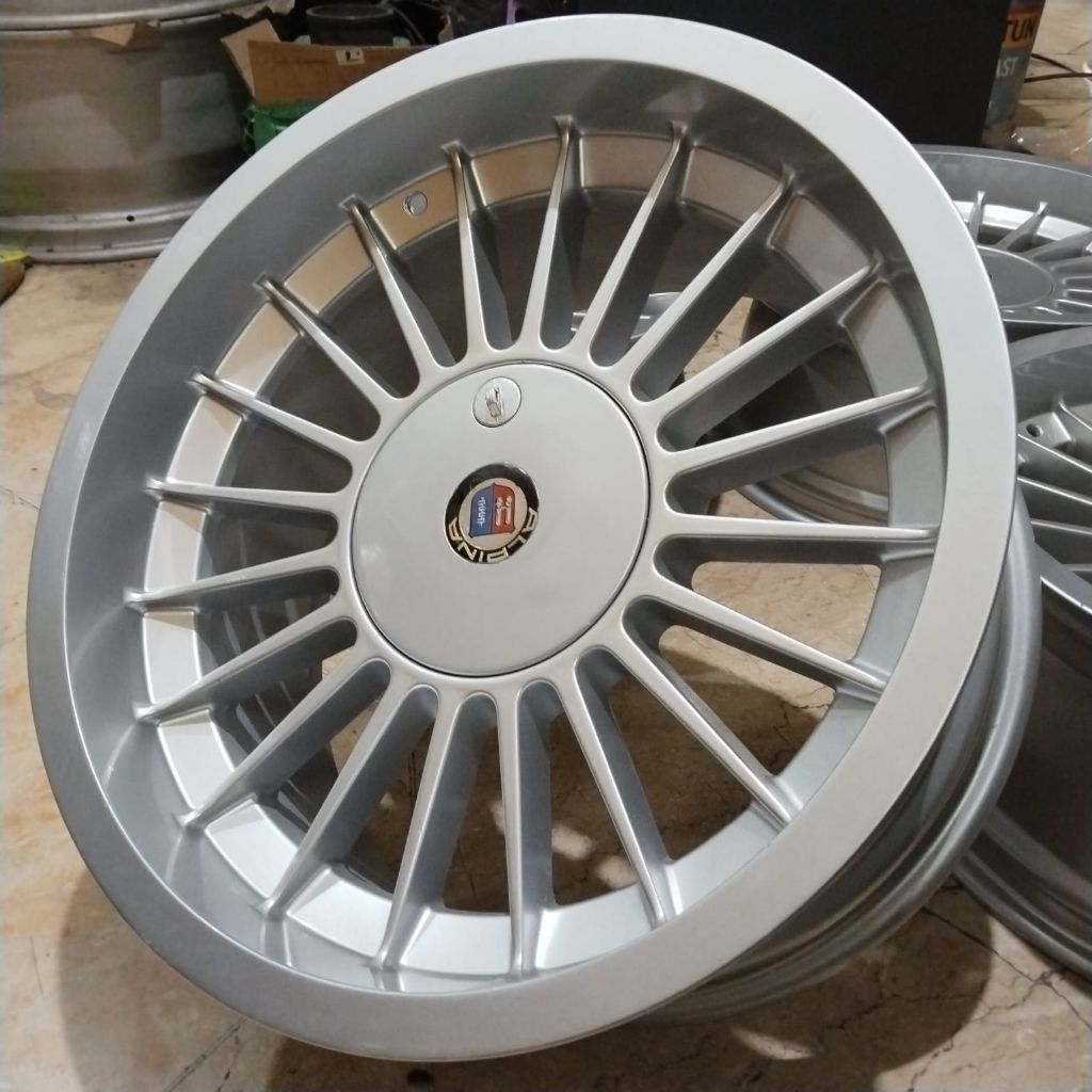Velg racing original ALPINA (8.1/2JX17 H2 PCD 5X120) KONDISI MULUS WARNA SILVER FREE PEMASANGAN DI T