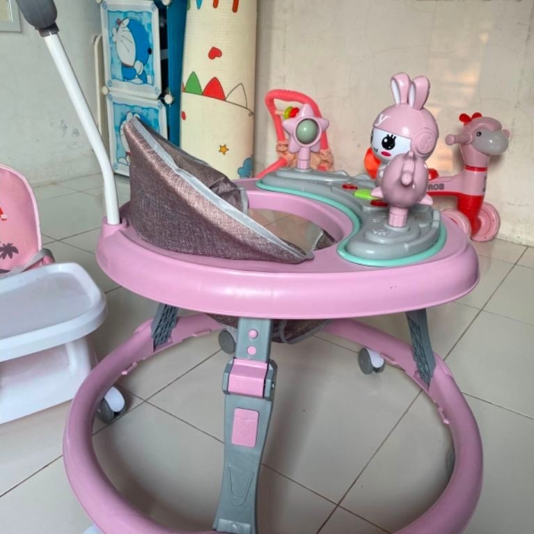 Preloved baby walker