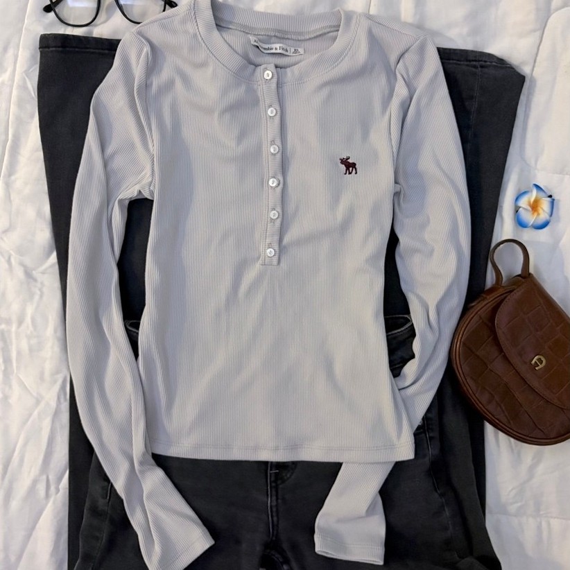 Abercrombie & Fitch kaos henley lengan panjang abu XS