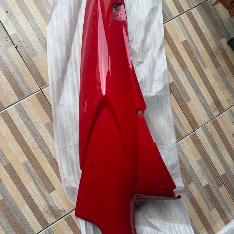 cover bodi kanan kharisma merah original kode 64410-KPH-880FMK