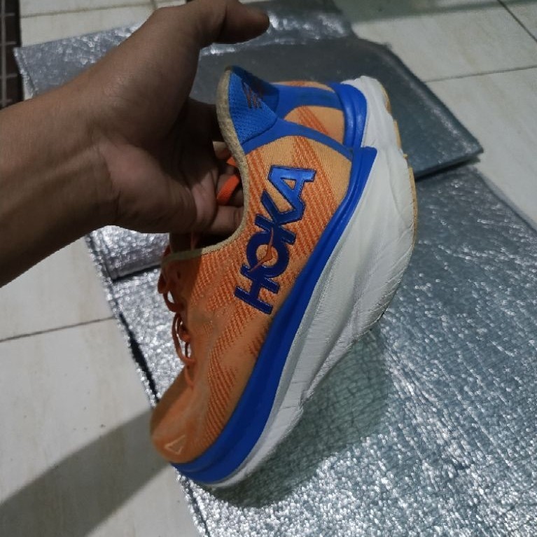 HOKA CLIFTON 9