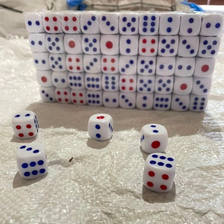 Dadu Plastik 20x20mm - Tahan Lama, Warna Menarik, Cocok untuk Berbagai Permainan