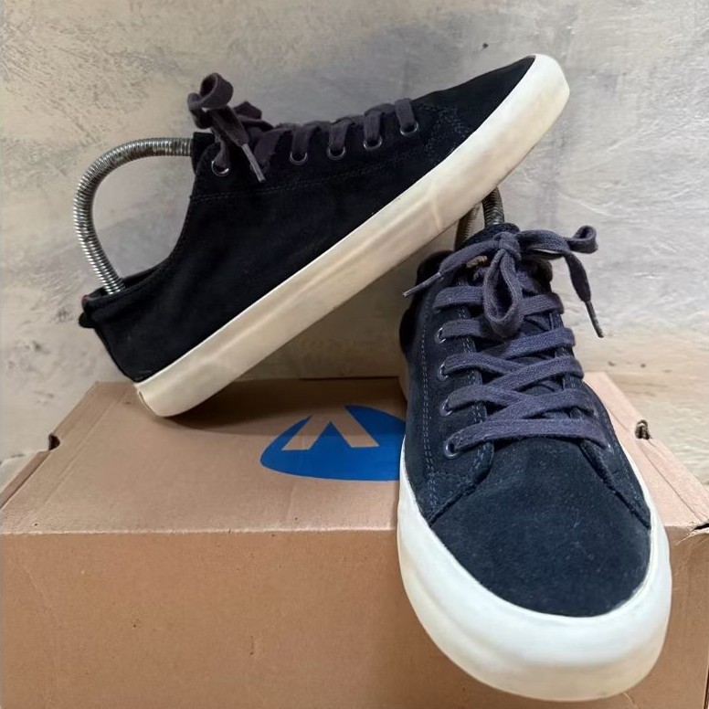 Sepatu Sneaker Tommy Hilfiger Preloved