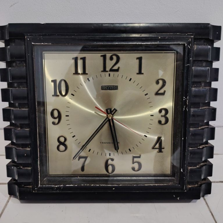 Jam dinding analog Vintage RHYTHM TRANSITOR second normal