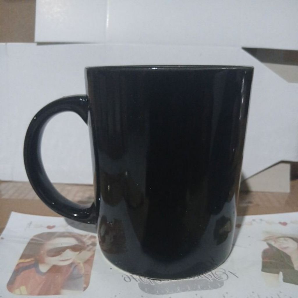 mug warna hitam polos