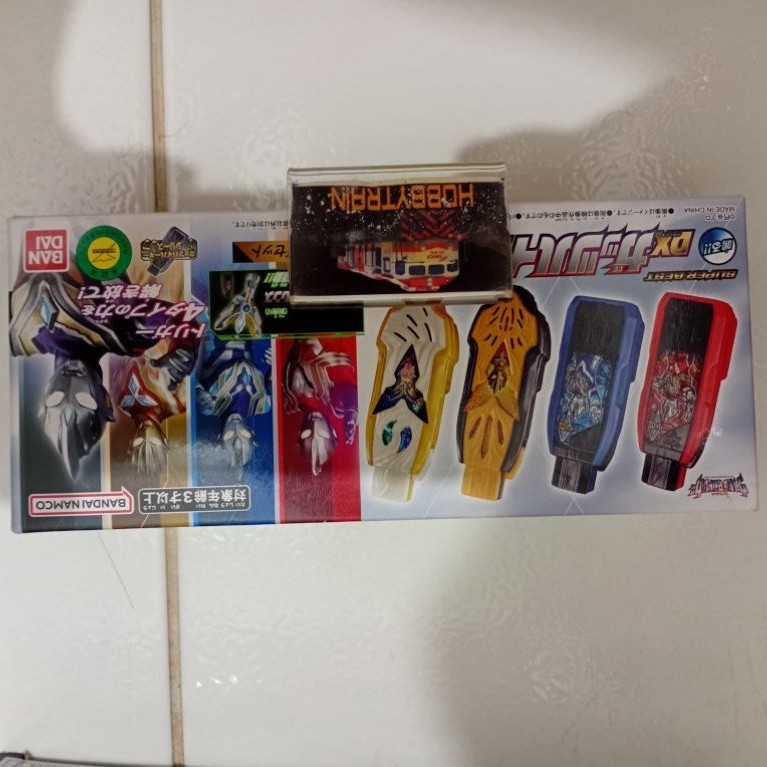 ULTRAMAN TRIGGER SUPER BEST DX GUTS HYPER KEY TYPE CHANGE SET FIGURE