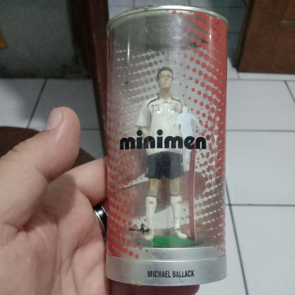 Figur Minimen Michael Ballack bola dalam tabung koleksi