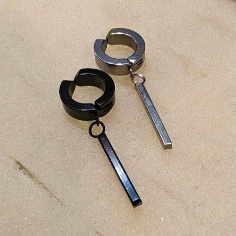 Anting Jepit Tindik Telinga Jurai Batang Keren Cowok Jepit Tanpa Lubang Stainless Hitam dan Silver