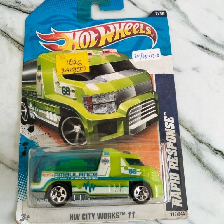 Hot Wheels HW City Works 11 Rapid Response Green Ambulance
