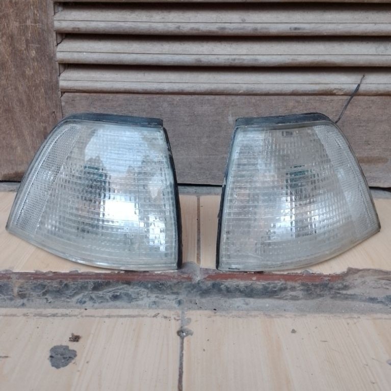 Sein putih aftermarket BMW E36