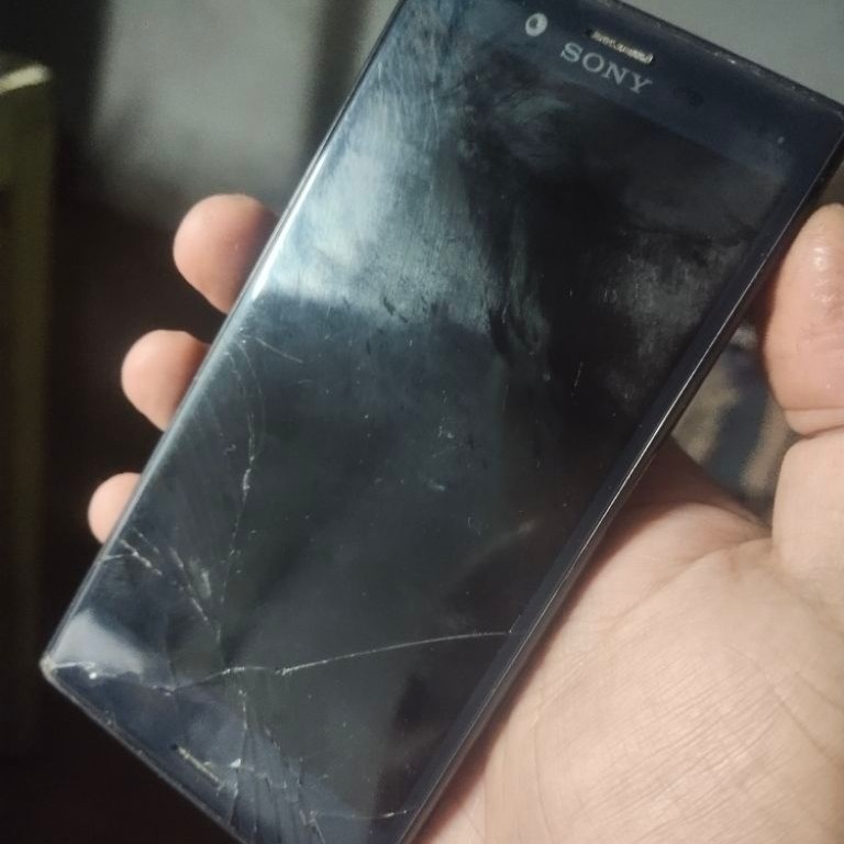 sony xperia x compact. ram 3/32 minus lcd