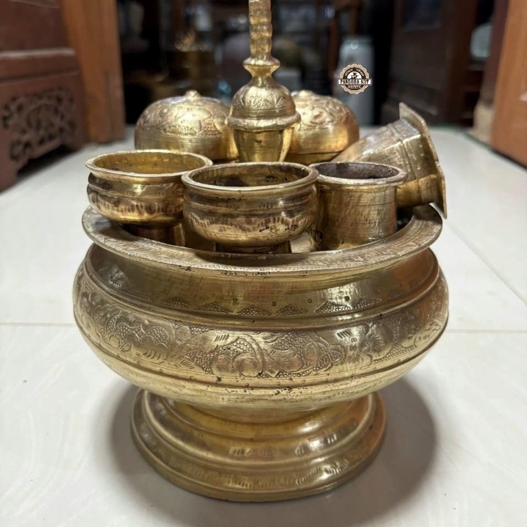 Kinangan bokor ukir kuningan lawas (besar)