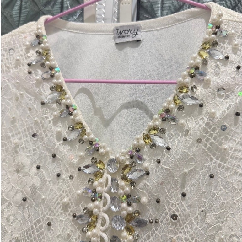 Baju dari Ivory studio