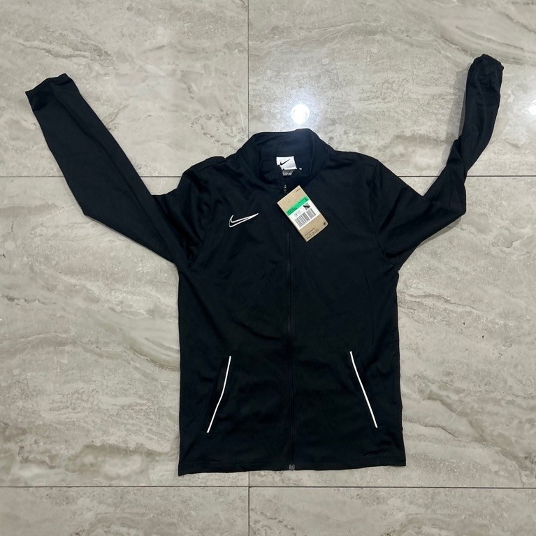 Nike Dri-FIT Academy Older Kids’ Knit Football Tracksuit