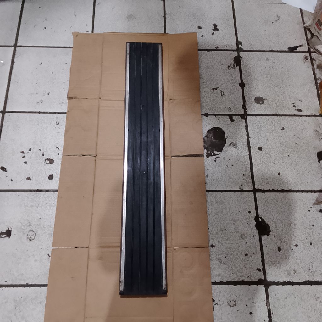 Grill Depan L300 Lama ( Tengah )