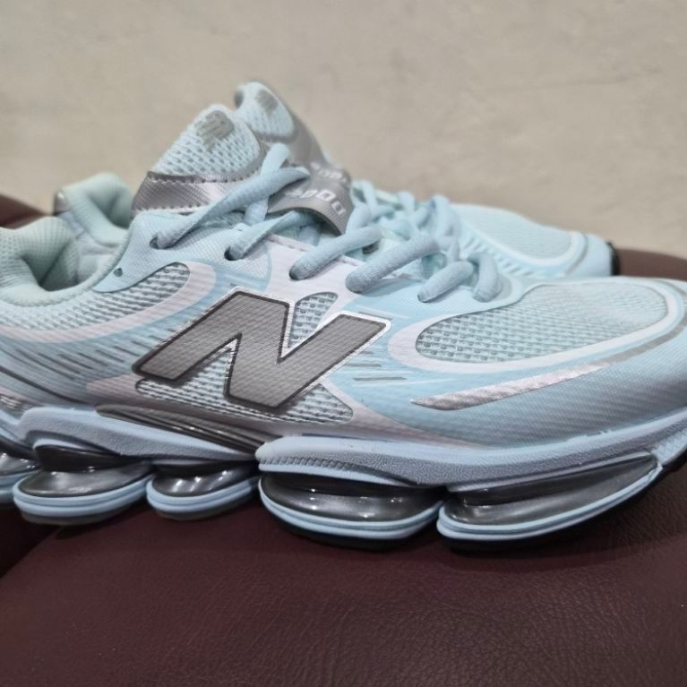 Sepatu lari ABZORB 2000