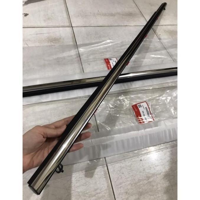 List pelipit/wather strip kaca pintu mobil Xenia thn 2005-2011 chrome