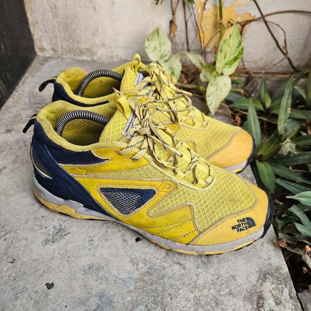 sepatu second TNF* size 42(27cm)