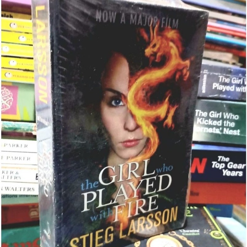 Stieg Larsson
The Girl Who Played with Fire

